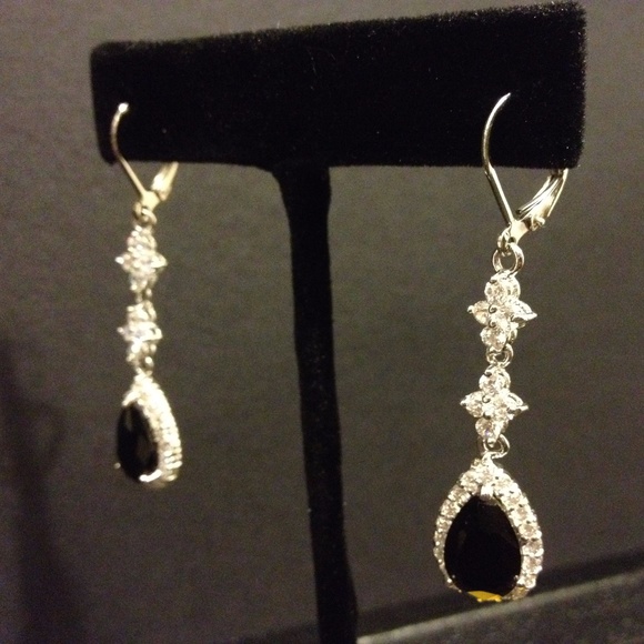 Fancy ONYX Floral Teardrop Earrings & Necklace SET - Picture 5 of 8